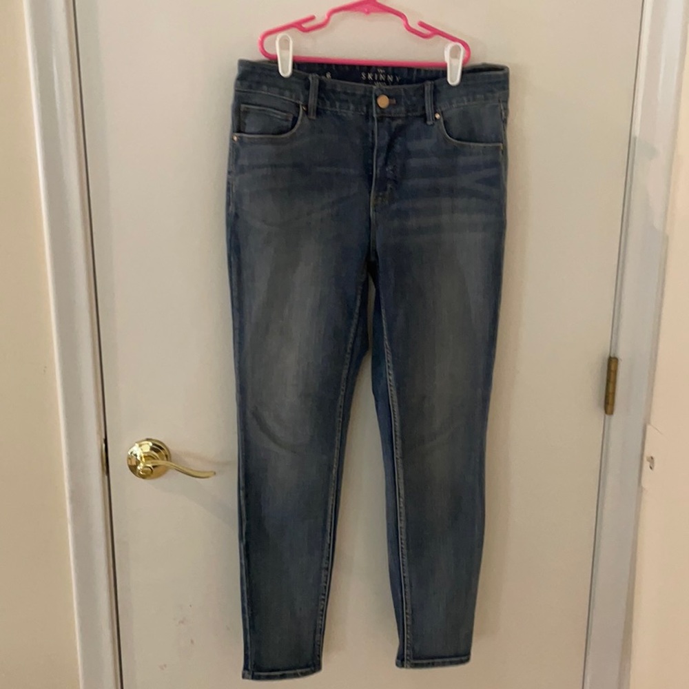 White house black market skinny ankle cut blue jean size 6